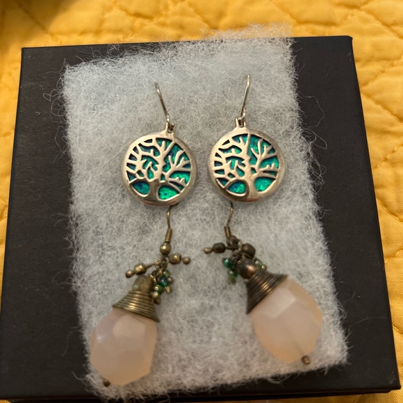 🍀🍀🍀 2pairs of earrings, a Tree of life set and Stone set - Picture 1 of 5